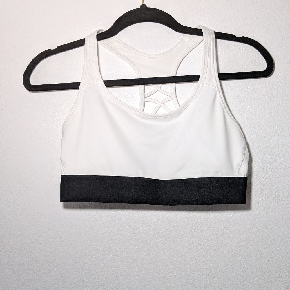Victoria's secret sports bra, size medium! NWOT!